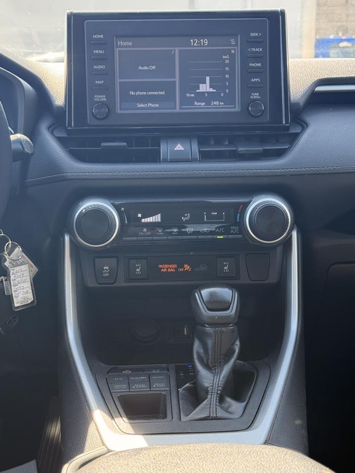 2019 Toyota RAV4 AWD LE *LOW KM* Photo