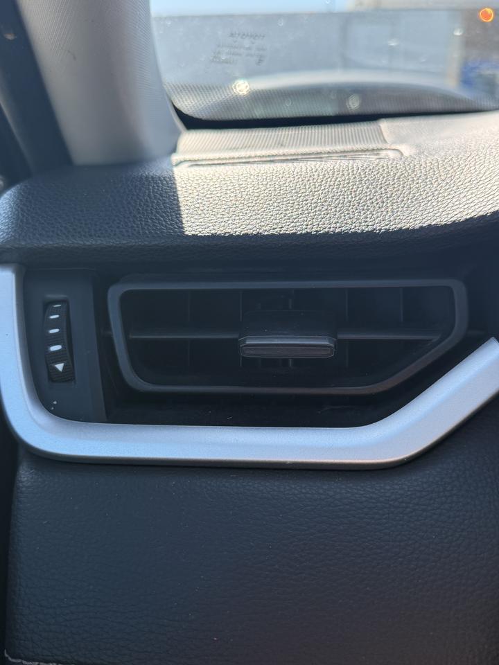 2019 Toyota RAV4 AWD LE *LOW KM* Photo