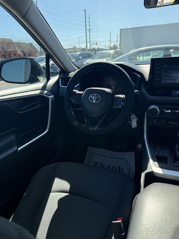 2019 Toyota RAV4 AWD LE *LOW KM* Photo
