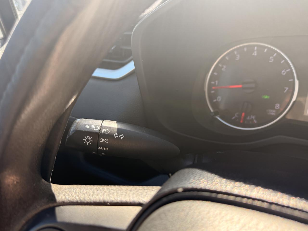 2019 Toyota RAV4 AWD LE *LOW KM* Photo