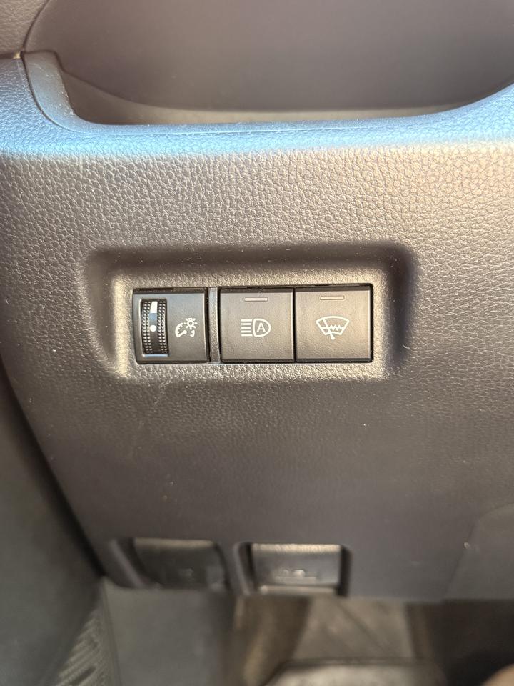 2019 Toyota RAV4 AWD LE *LOW KM* Photo