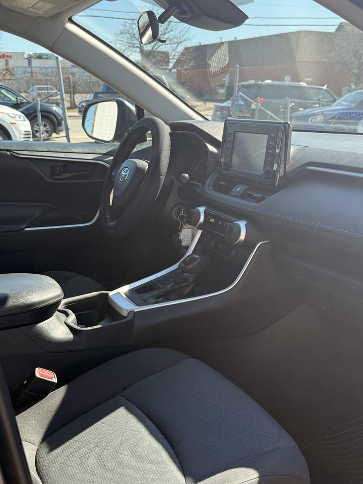 2019 Toyota RAV4 AWD LE *LOW KM* Photo