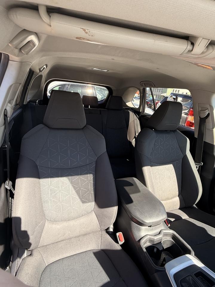 2019 Toyota RAV4 AWD LE *LOW KM* Photo