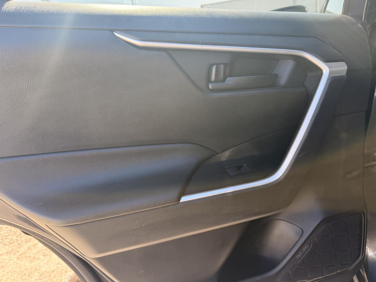 2019 Toyota RAV4 AWD LE *LOW KM* Photo