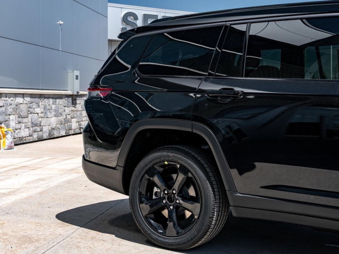 2026 Jeep Grand Cherokee L ALTITUDE Photo
