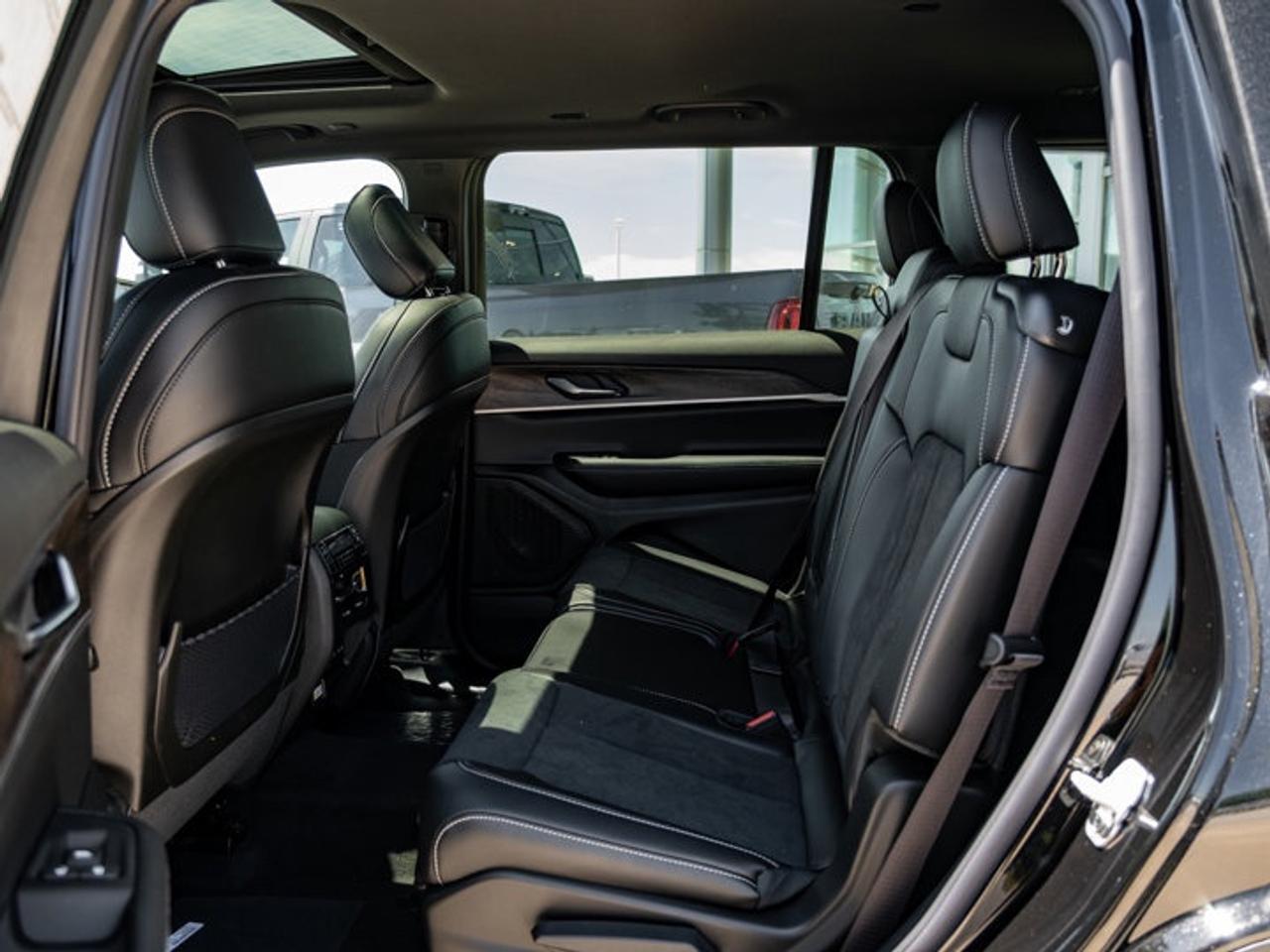 2026 Jeep Grand Cherokee L ALTITUDE Photo