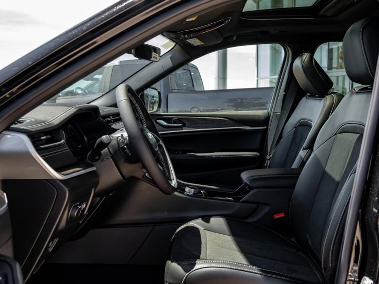 2026 Jeep Grand Cherokee L ALTITUDE Photo