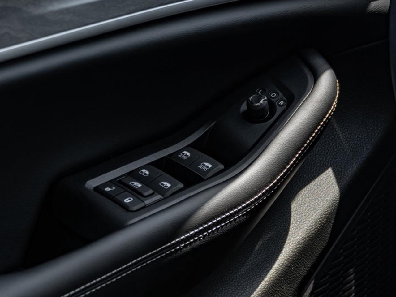 2026 Jeep Grand Cherokee L ALTITUDE Photo