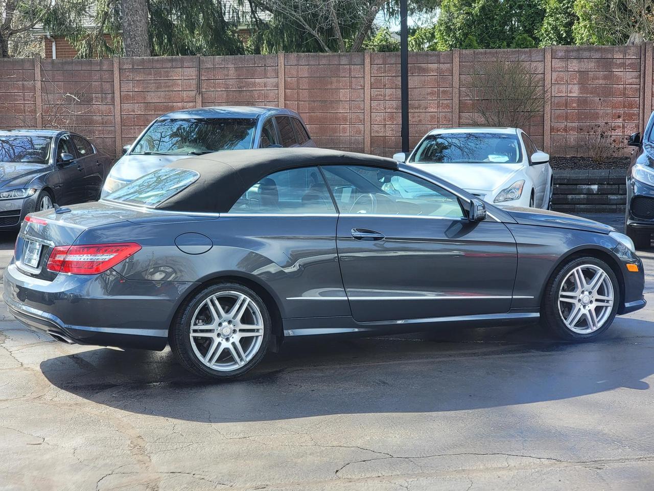 2011 Mercedes-Benz E-Class 2dr Cabriolet E 550 RWD Photo3