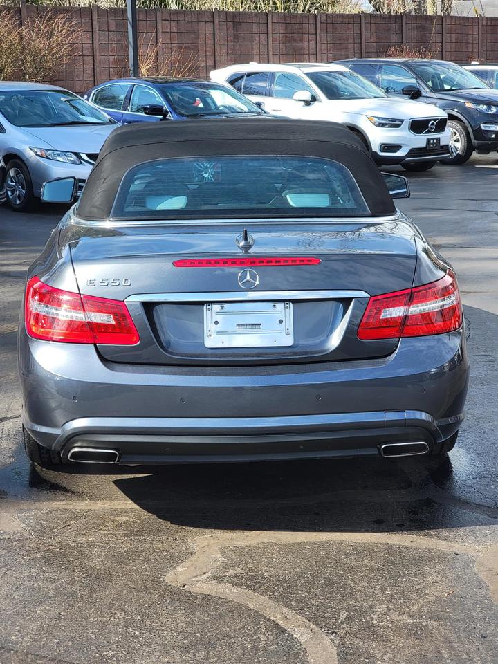 2011 Mercedes-Benz E-Class 2dr Cabriolet E 550 RWD Photo4