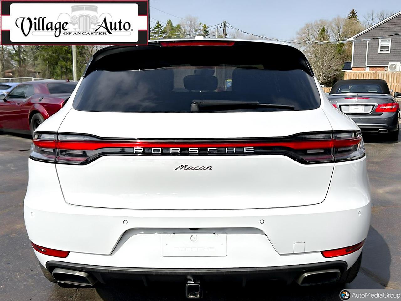 2021 Porsche Macan AWD Photo3