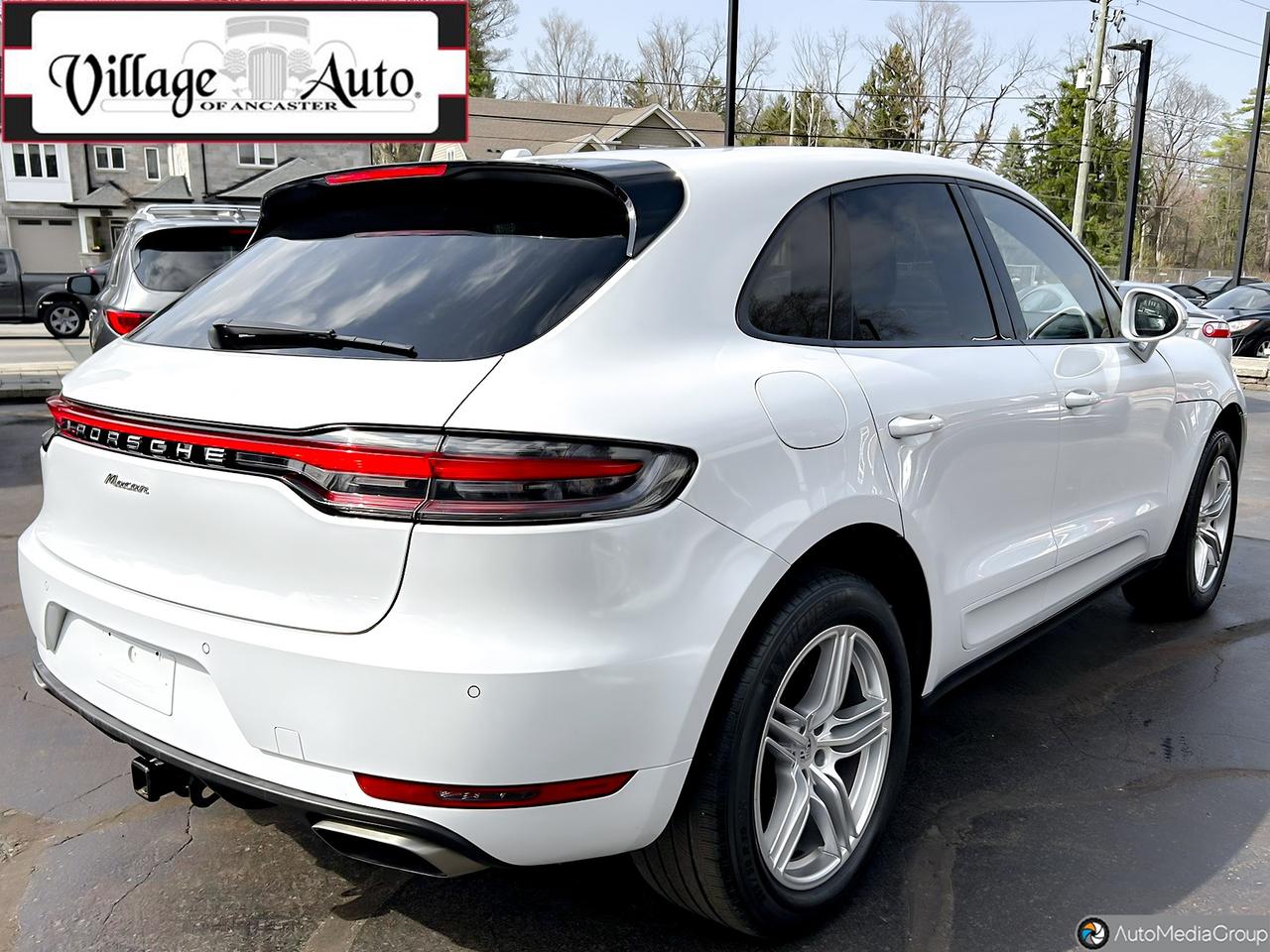 2021 Porsche Macan AWD Photo2