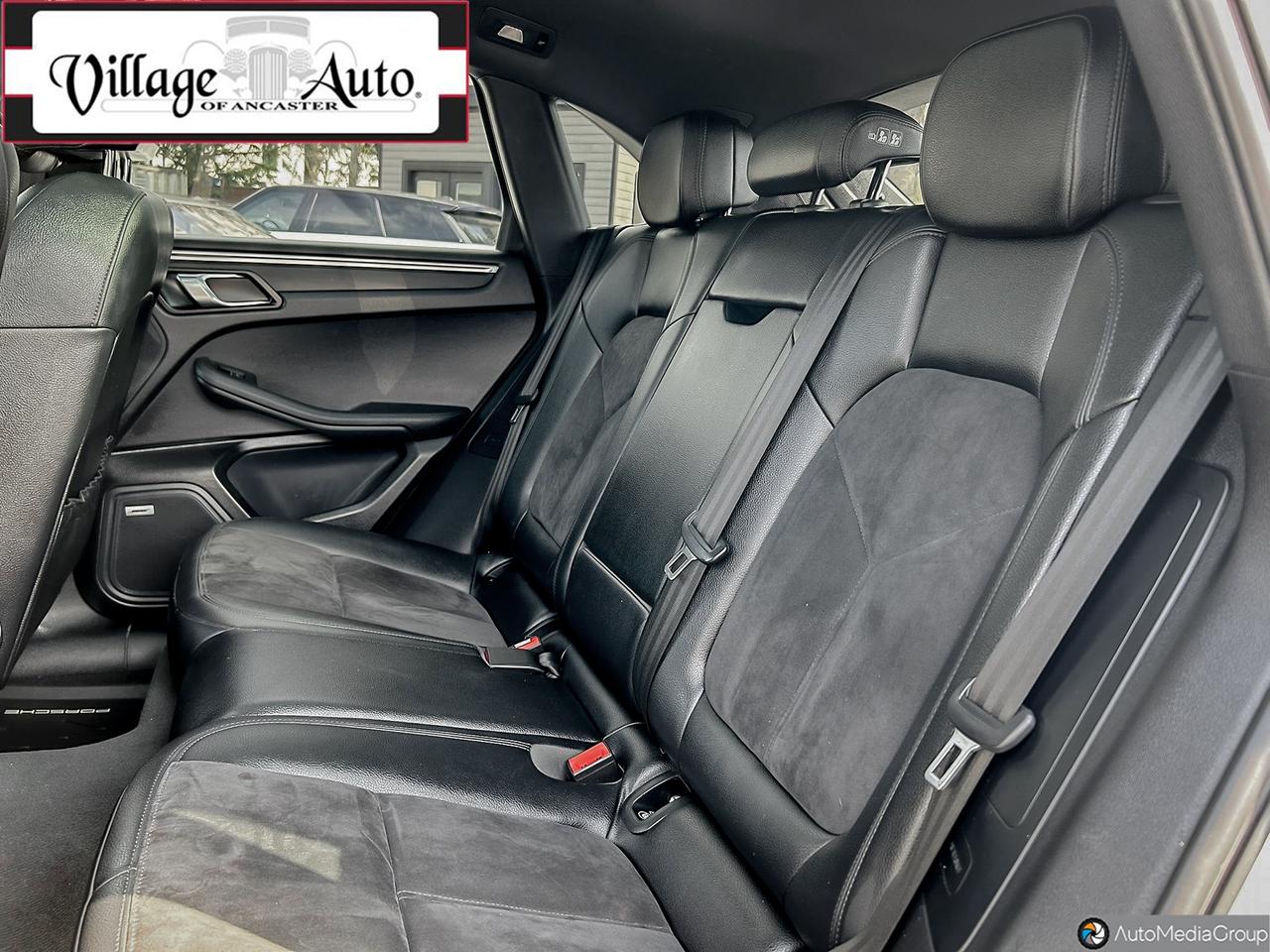 2021 Porsche Macan AWD Photo
