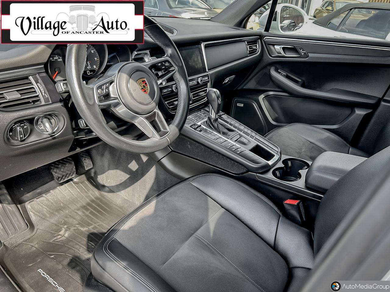 2021 Porsche Macan AWD Photo