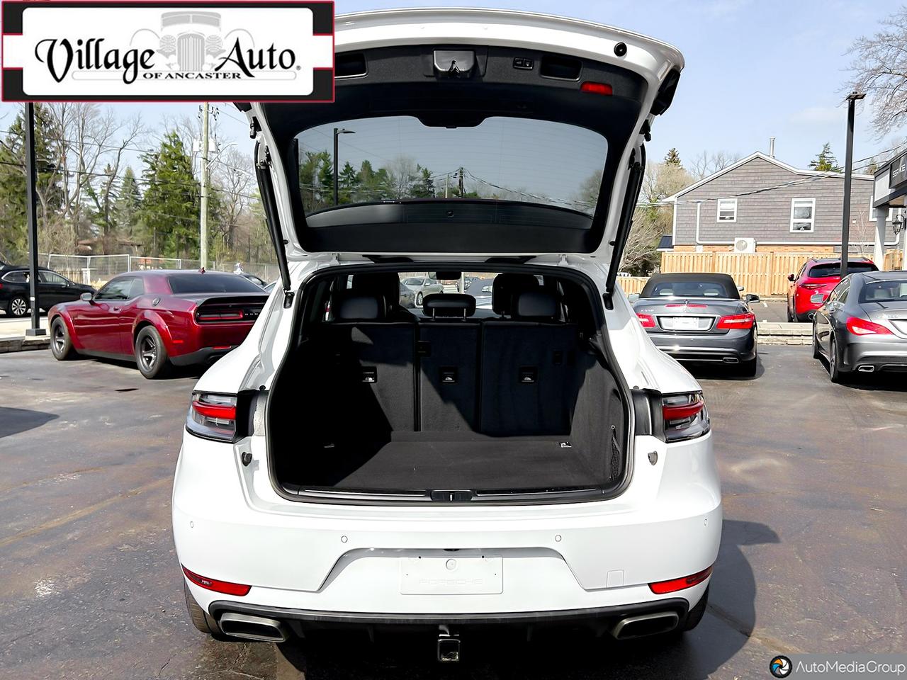 2021 Porsche Macan AWD Photo