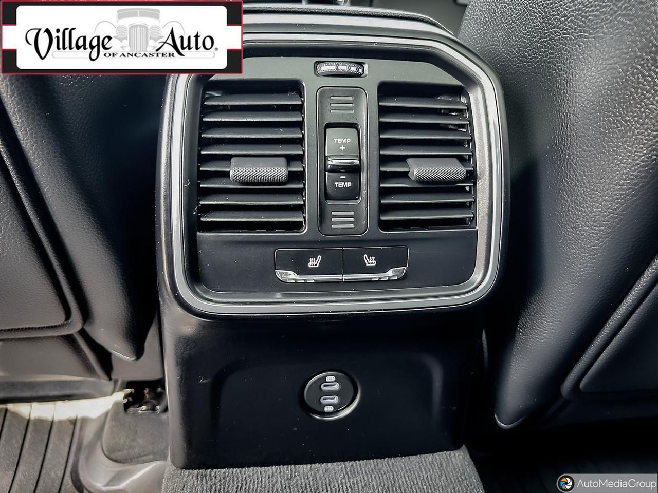 2021 Porsche Macan AWD Photo