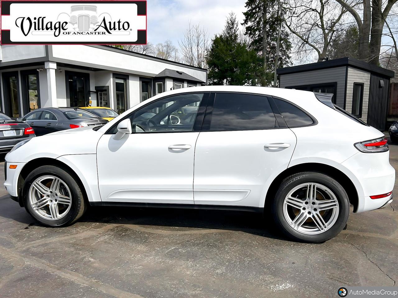 2021 Porsche Macan AWD Photo