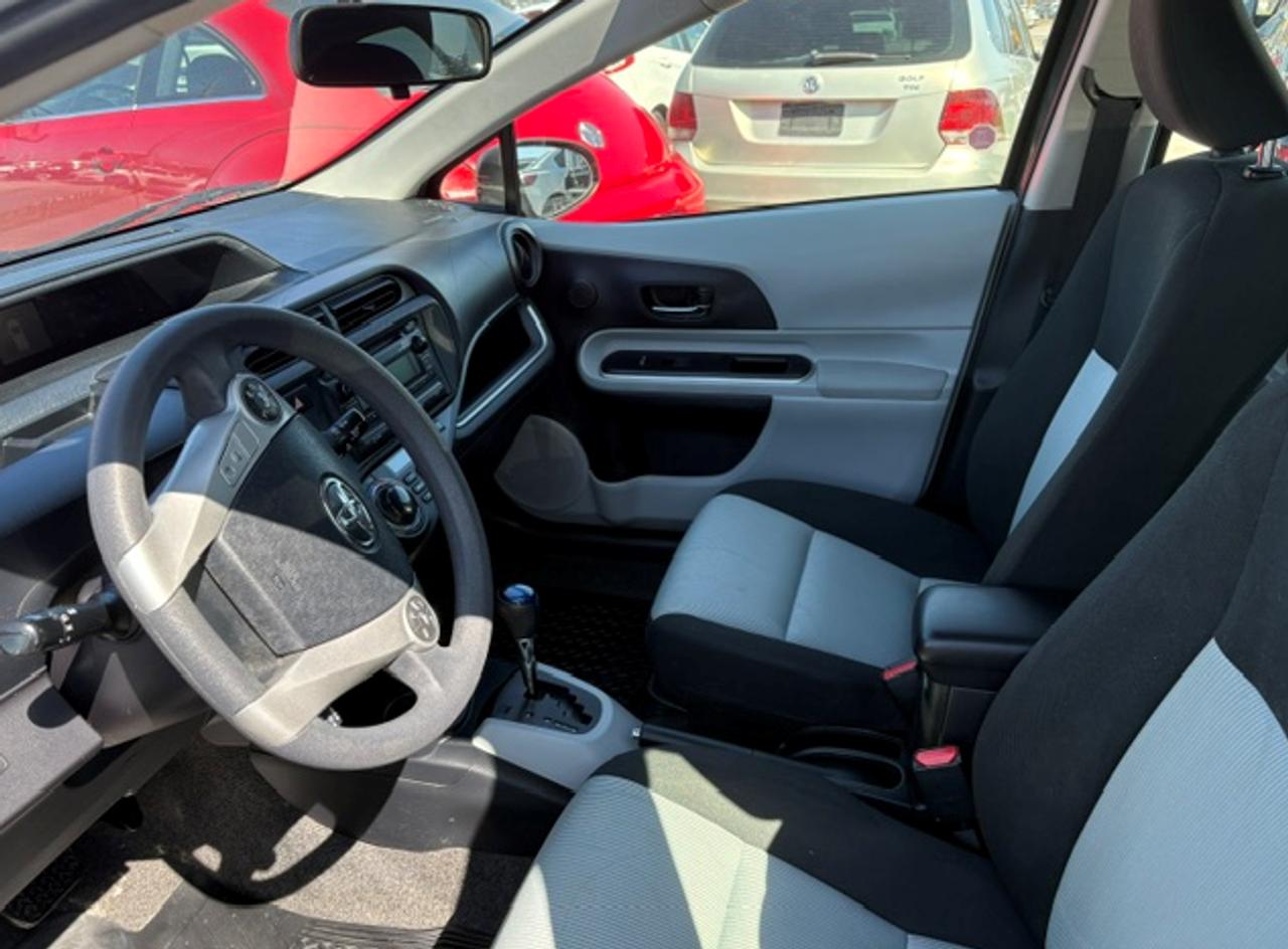 2014 Toyota Prius c  Photo