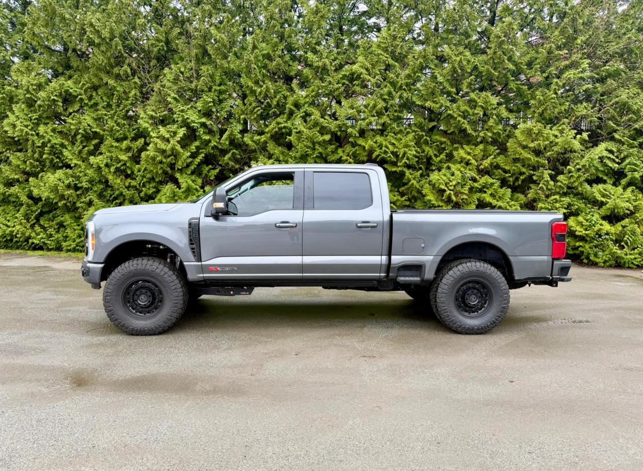 2026 Ford F-350 Lariat Photo2