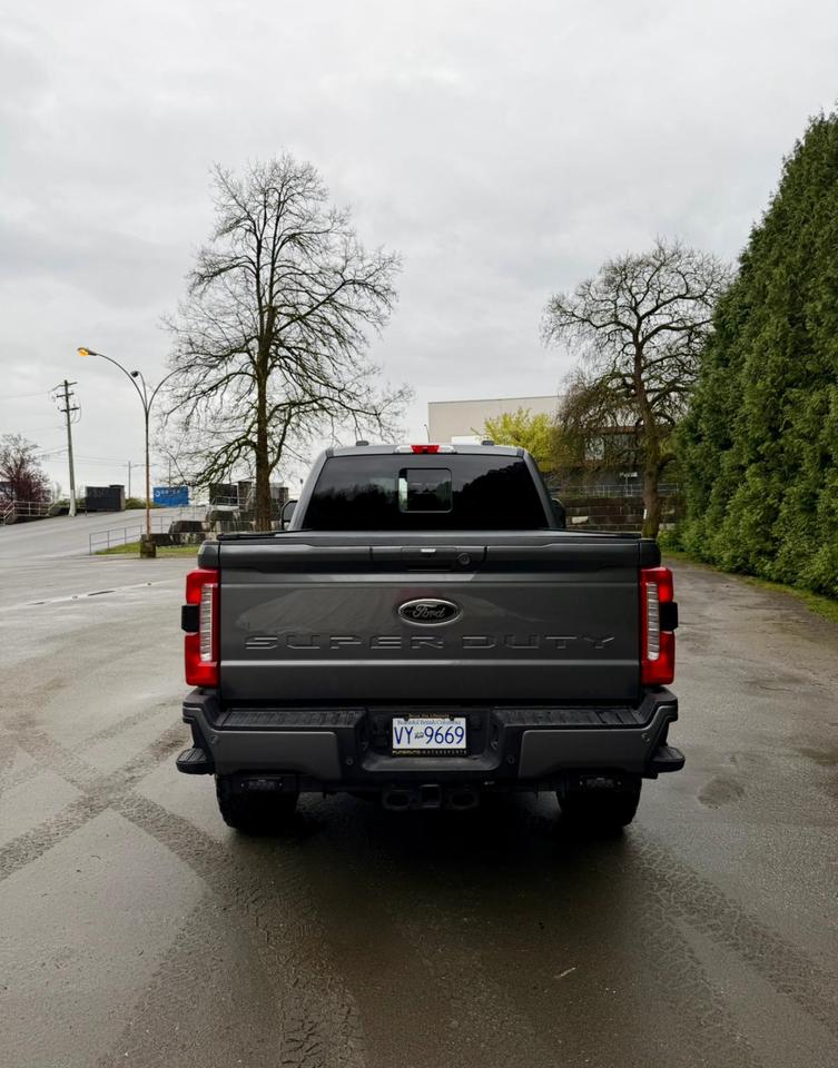 2026 Ford F-350 Lariat Photo4