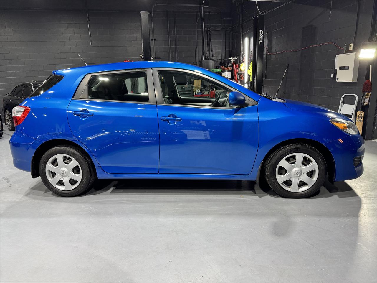 2009 Toyota Matrix 4dr Wgn Auto XR FWD Photo3