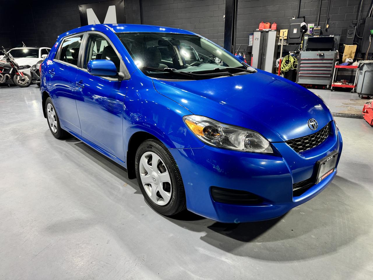 2009 Toyota Matrix 4dr Wgn Auto XR FWD Photo2