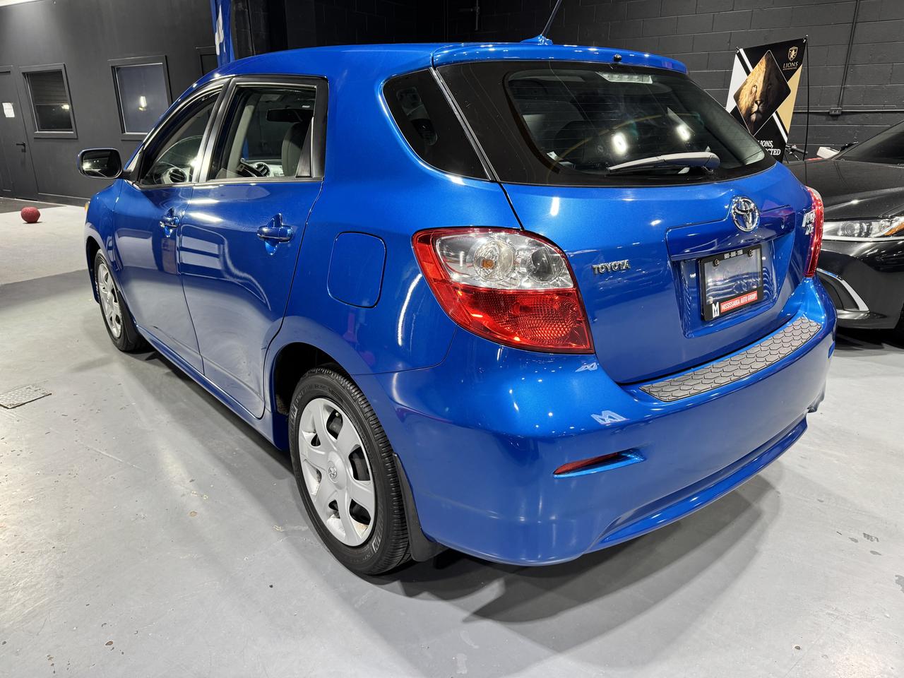 2009 Toyota Matrix 4dr Wgn Auto XR FWD Photo