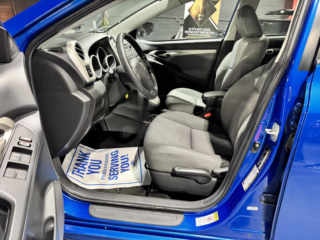 2009 Toyota Matrix 4dr Wgn Auto XR FWD Photo