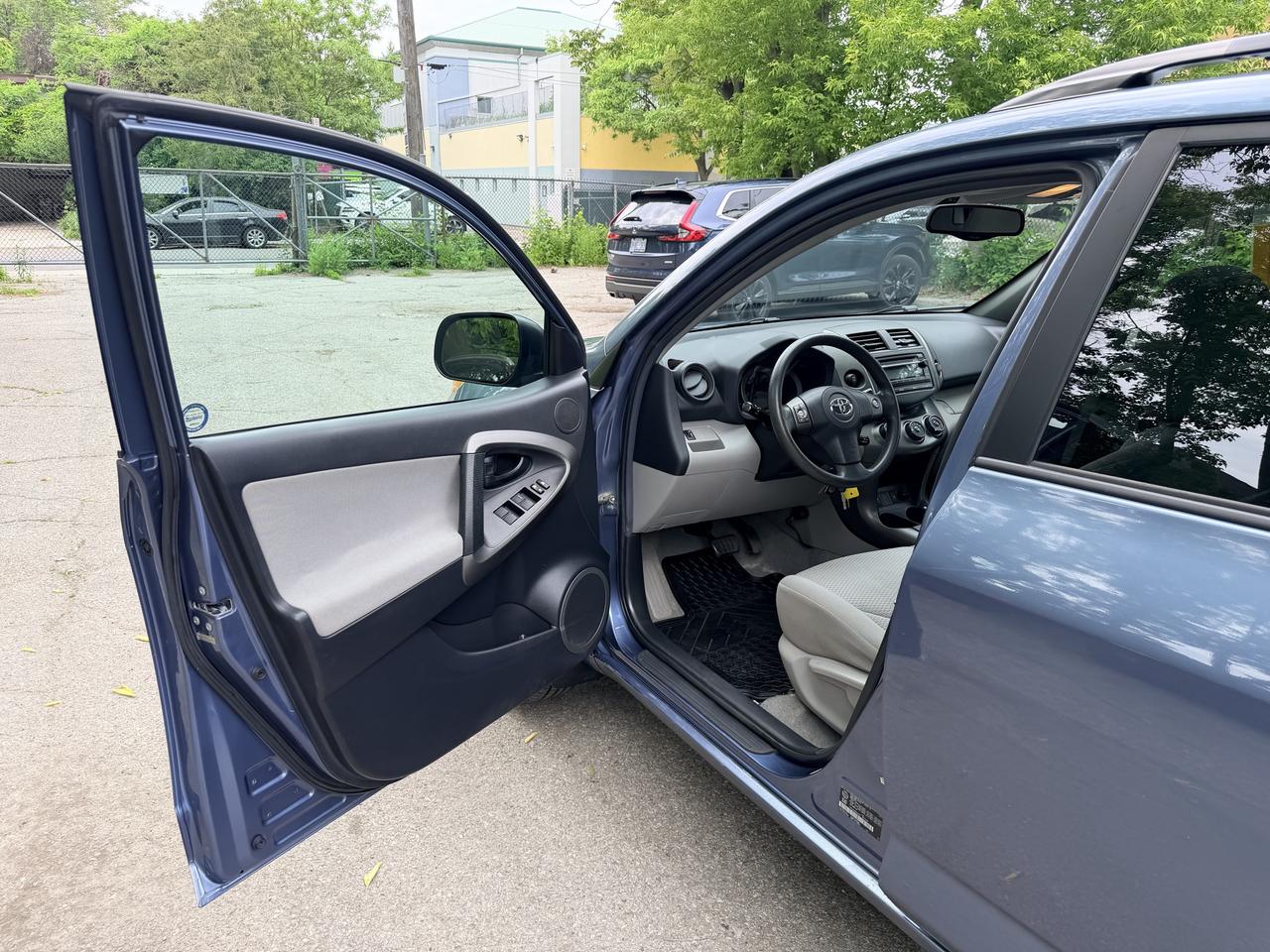2012 Toyota RAV4 SPORT | SUNROOF | 4WD Photo