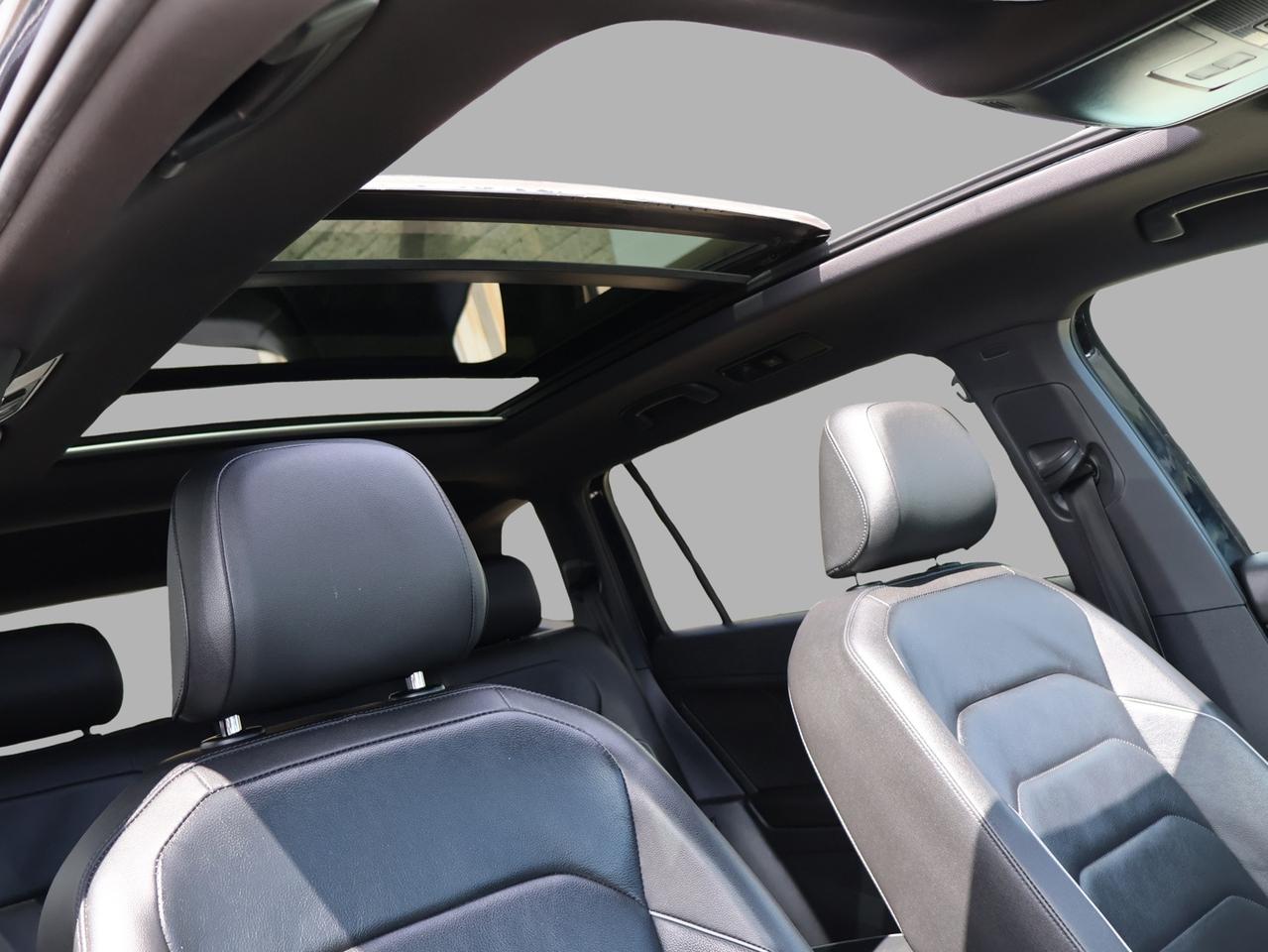 2019 Volkswagen Tiguan HIGHLINE TYPE-R AWD *SERVICE RECORDS* CAMERA NAV BLUETOOTH LEATHER HEATED SEATS PANO ROOF CRUISE ALLOYS Photo