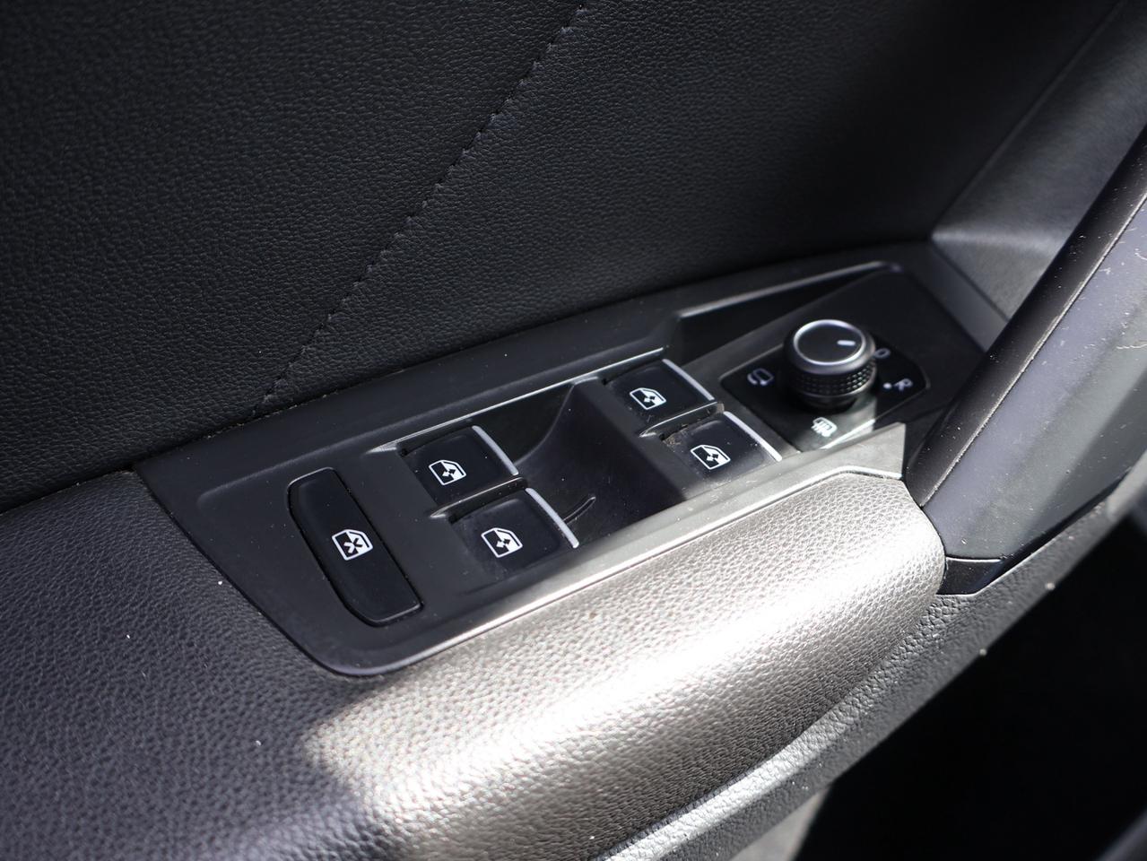 2019 Volkswagen Tiguan HIGHLINE TYPE-R AWD *SERVICE RECORDS* CAMERA NAV BLUETOOTH LEATHER HEATED SEATS PANO ROOF CRUISE ALLOYS Photo