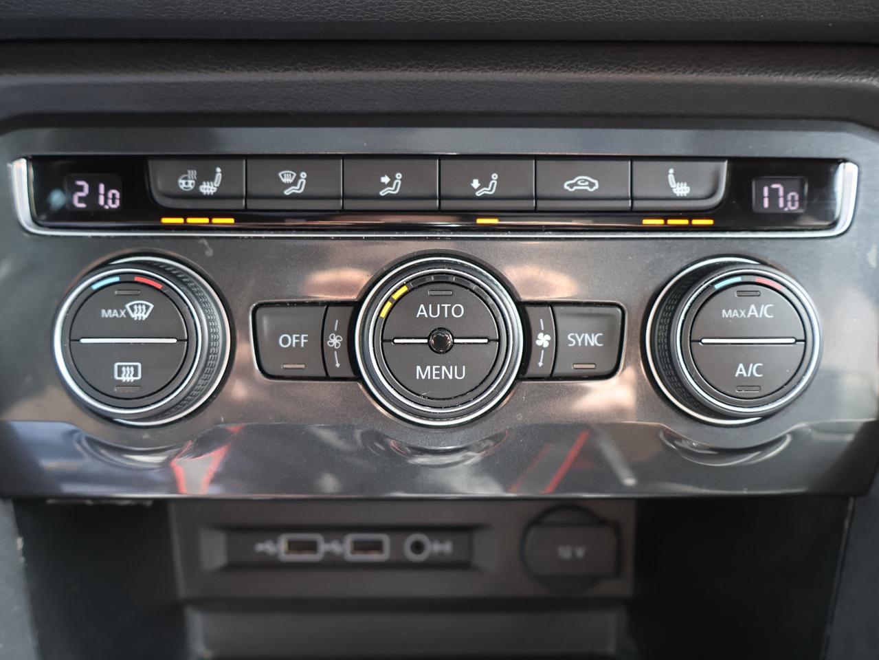 2019 Volkswagen Tiguan HIGHLINE TYPE-R AWD *SERVICE RECORDS* CAMERA NAV BLUETOOTH LEATHER HEATED SEATS PANO ROOF CRUISE ALLOYS Photo