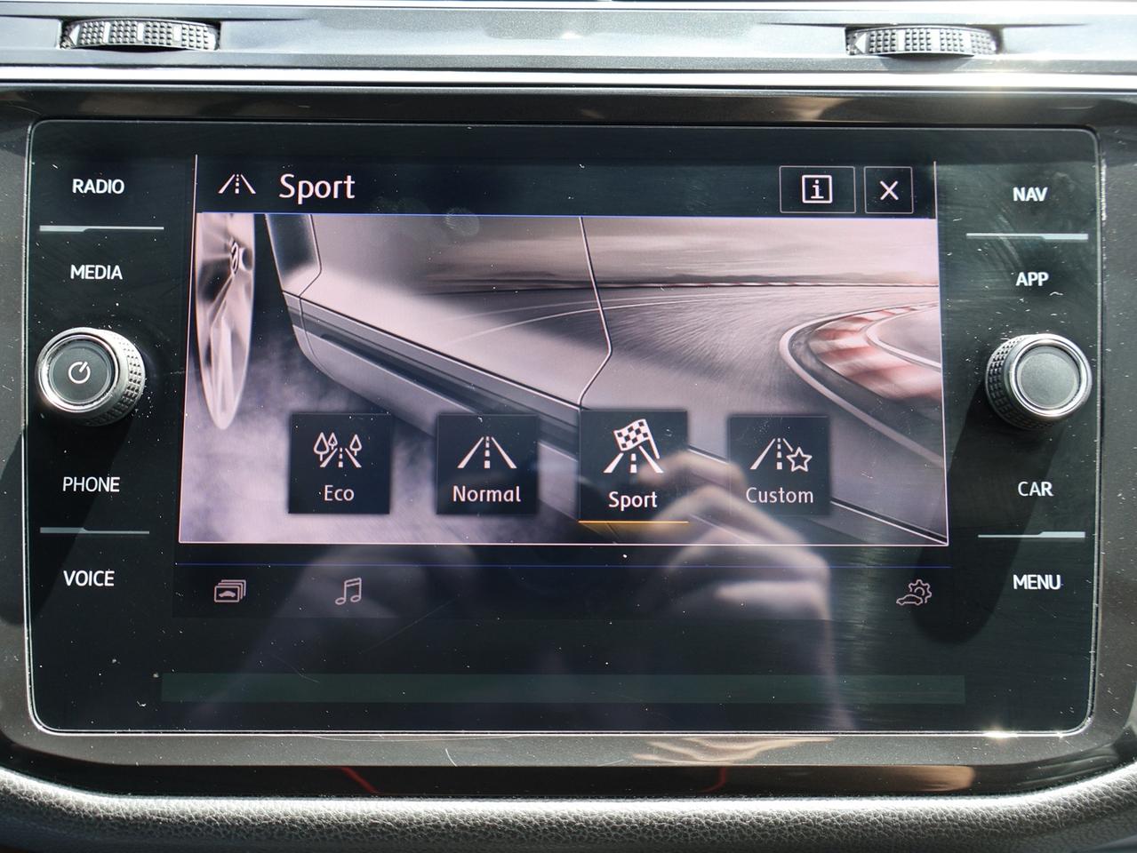 2019 Volkswagen Tiguan HIGHLINE TYPE-R AWD *SERVICE RECORDS* CAMERA NAV BLUETOOTH LEATHER HEATED SEATS PANO ROOF CRUISE ALLOYS Photo