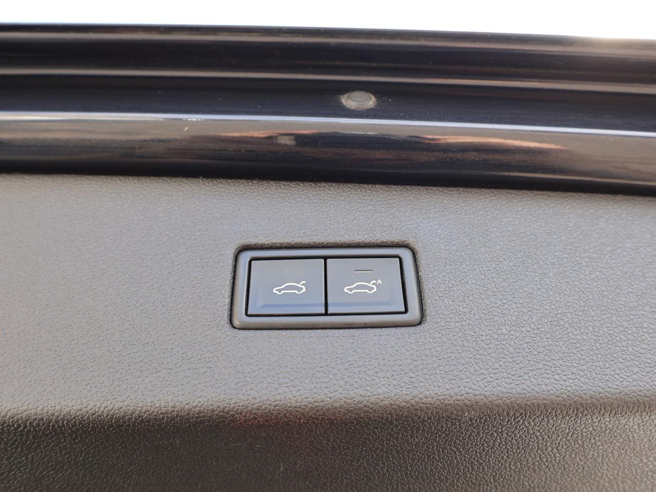 2019 Volkswagen Tiguan HIGHLINE TYPE-R AWD *SERVICE RECORDS* CAMERA NAV BLUETOOTH LEATHER HEATED SEATS PANO ROOF CRUISE ALLOYS Photo