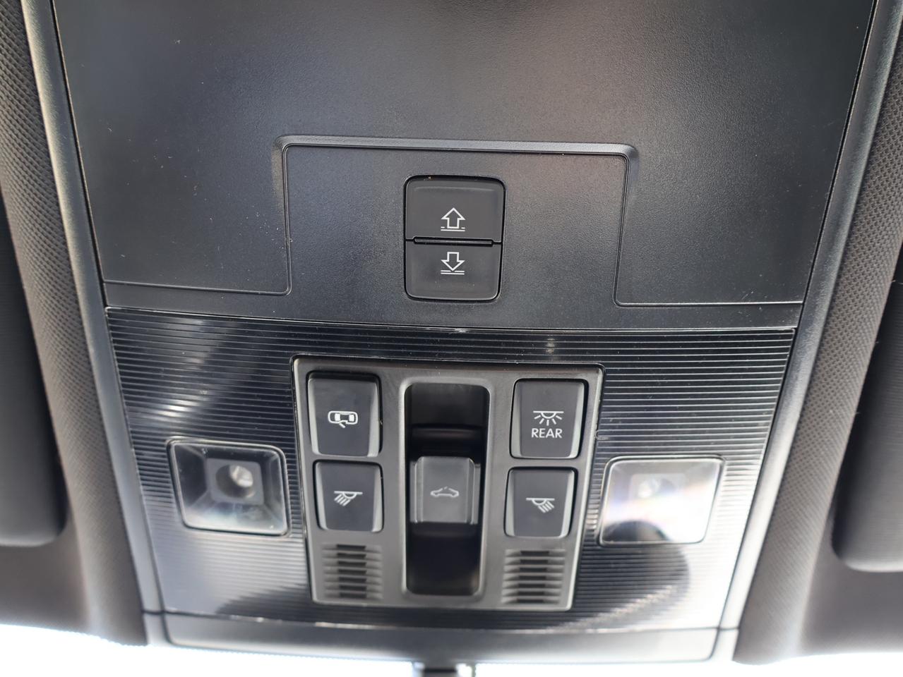 2019 Volkswagen Tiguan HIGHLINE TYPE-R AWD *SERVICE RECORDS* CAMERA NAV BLUETOOTH LEATHER HEATED SEATS PANO ROOF CRUISE ALLOYS Photo