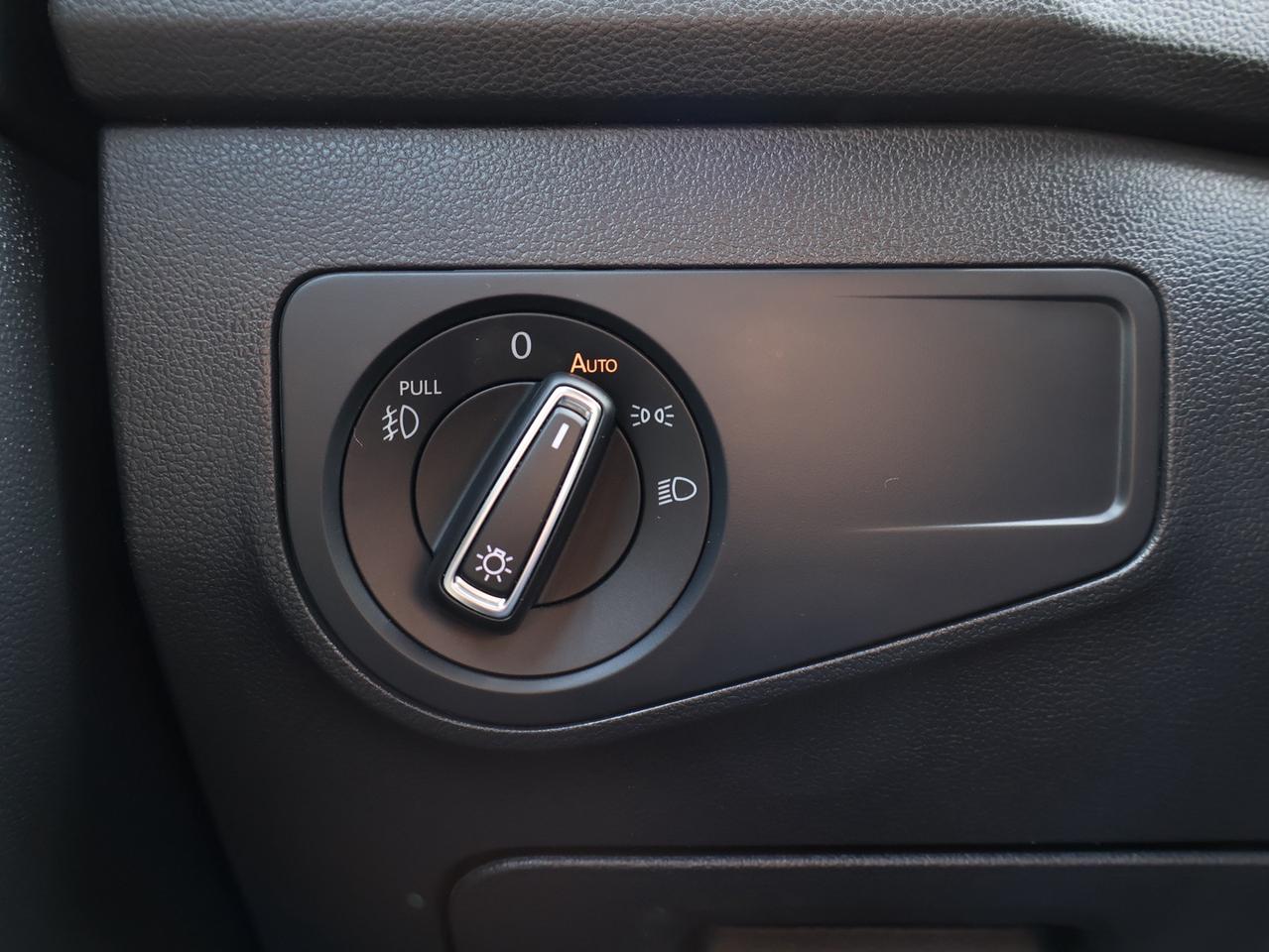 2019 Volkswagen Tiguan HIGHLINE TYPE-R AWD *SERVICE RECORDS* CAMERA NAV BLUETOOTH LEATHER HEATED SEATS PANO ROOF CRUISE ALLOYS Photo