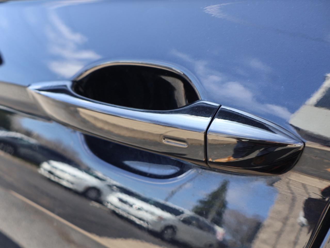 2019 Volkswagen Tiguan HIGHLINE TYPE-R AWD *SERVICE RECORDS* CAMERA NAV BLUETOOTH LEATHER HEATED SEATS PANO ROOF CRUISE ALLOYS Photo