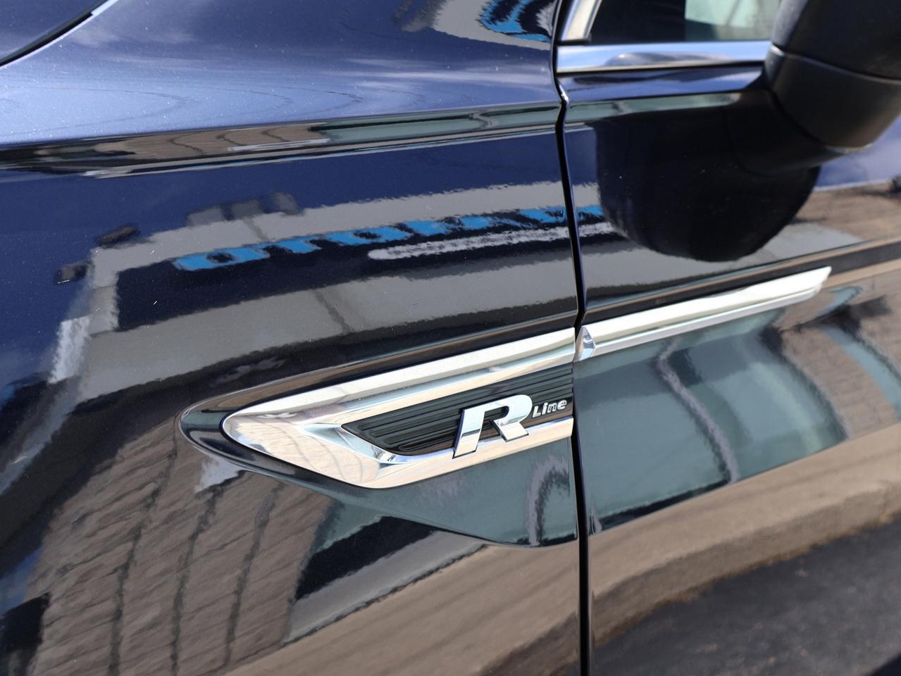 2019 Volkswagen Tiguan HIGHLINE TYPE-R AWD *SERVICE RECORDS* CAMERA NAV BLUETOOTH LEATHER HEATED SEATS PANO ROOF CRUISE ALLOYS Photo