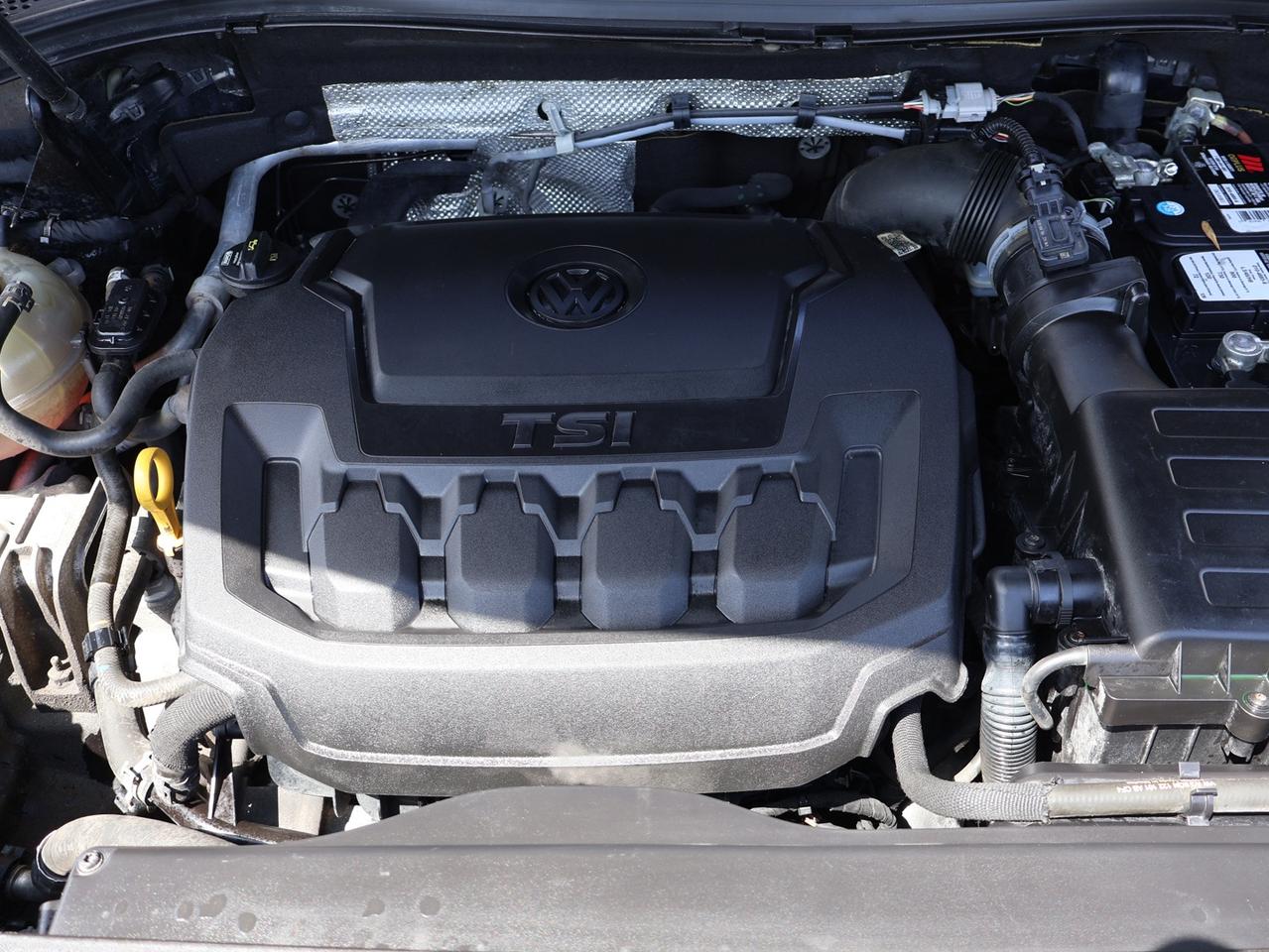 2019 Volkswagen Tiguan HIGHLINE TYPE-R AWD *SERVICE RECORDS* CAMERA NAV BLUETOOTH LEATHER HEATED SEATS PANO ROOF CRUISE ALLOYS Photo