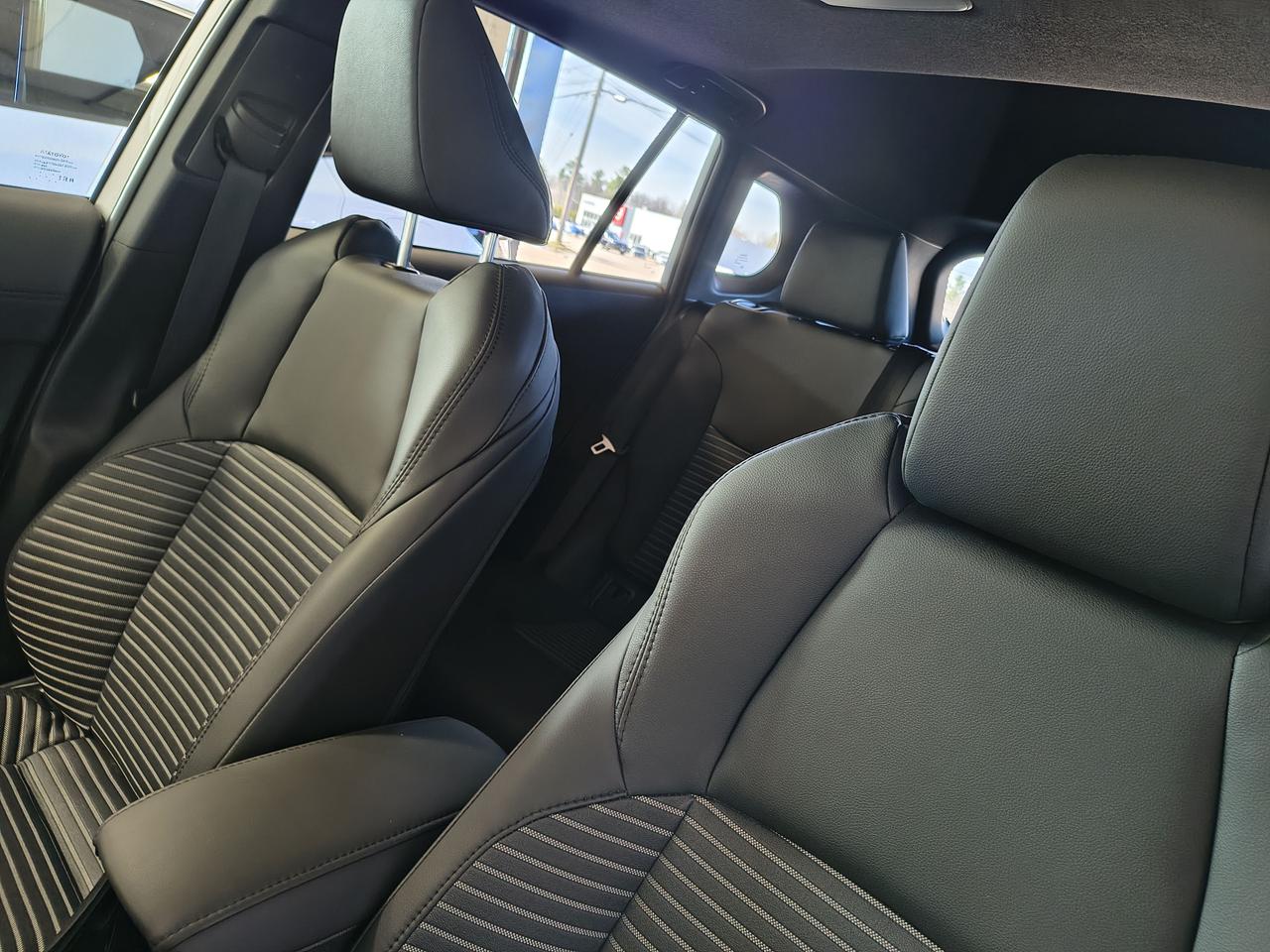 2025 Toyota Corolla Cross HYBRID SE Photo0