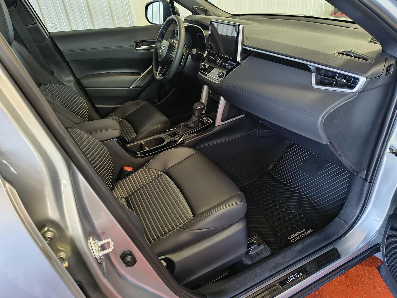 2025 Toyota Corolla Cross HYBRID SE Photo