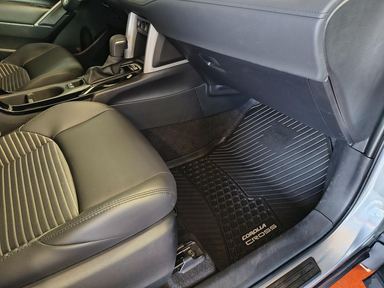 2025 Toyota Corolla Cross HYBRID SE Photo