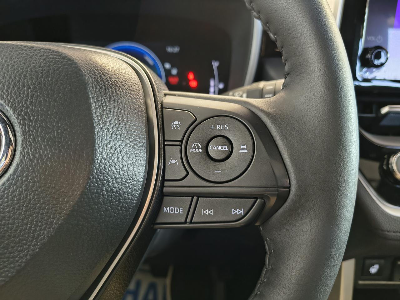 2025 Toyota Corolla Cross HYBRID SE Photo