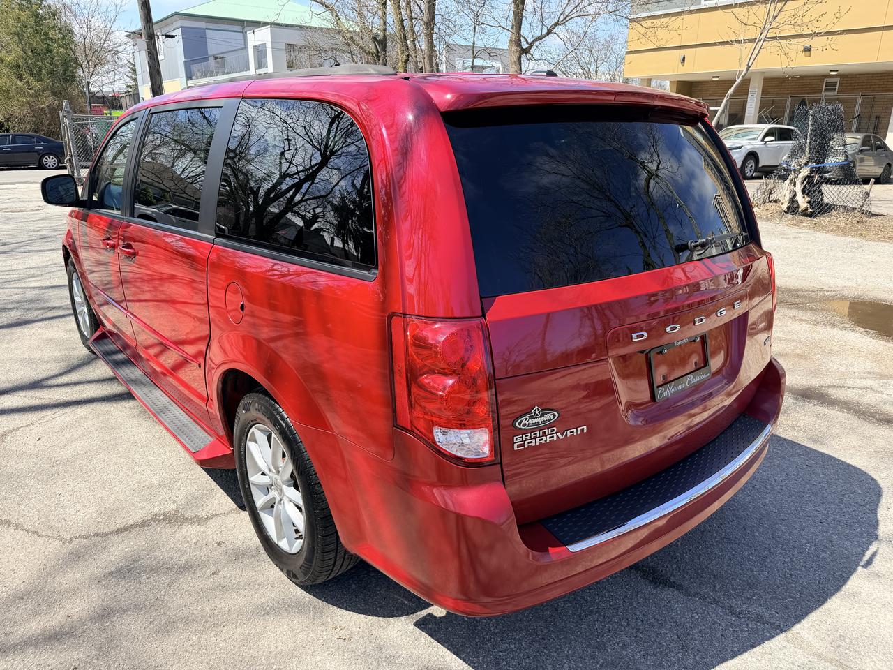 2015 Dodge Grand Caravan SXT Photo2