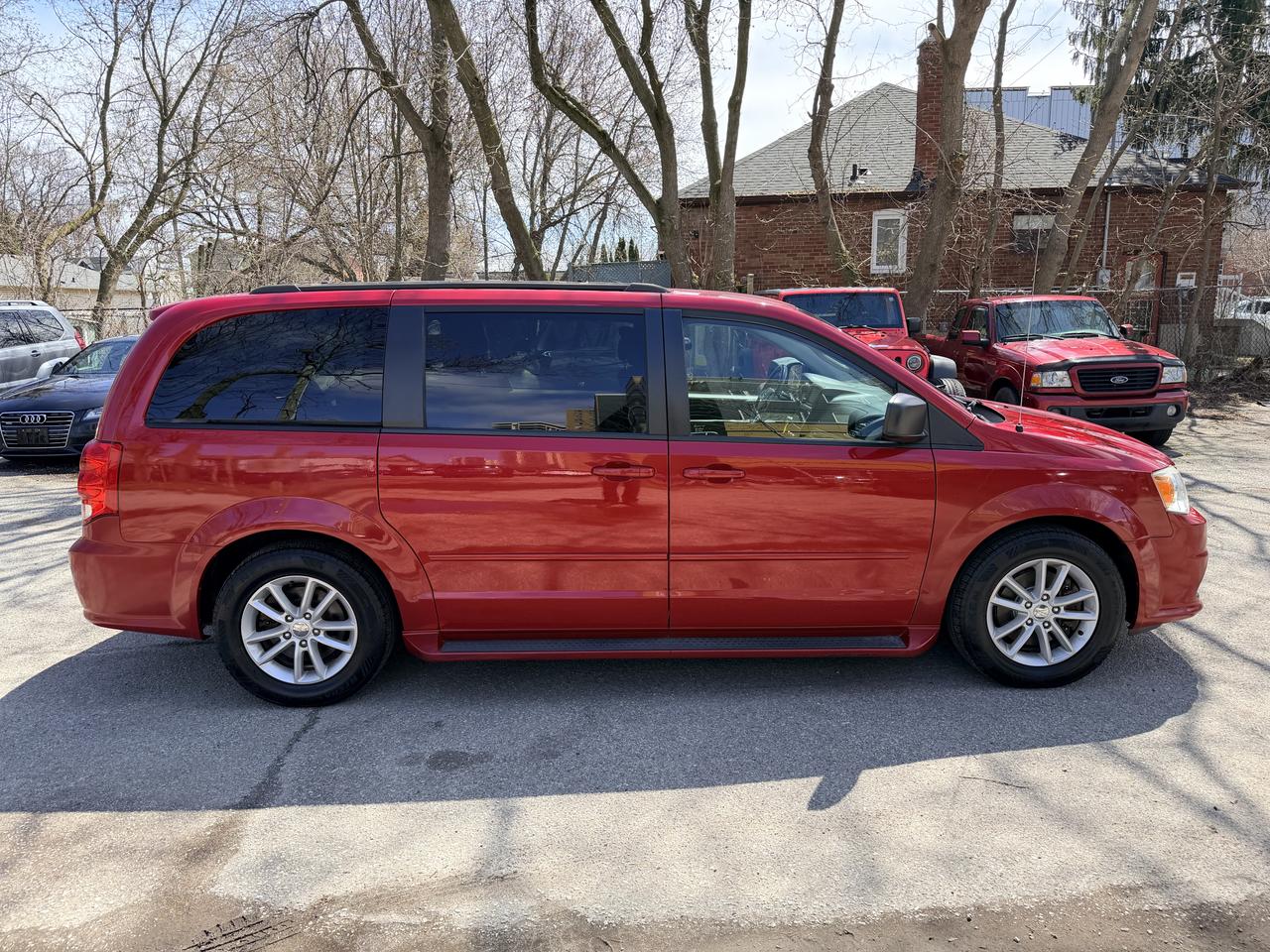 2015 Dodge Grand Caravan SXT Photo