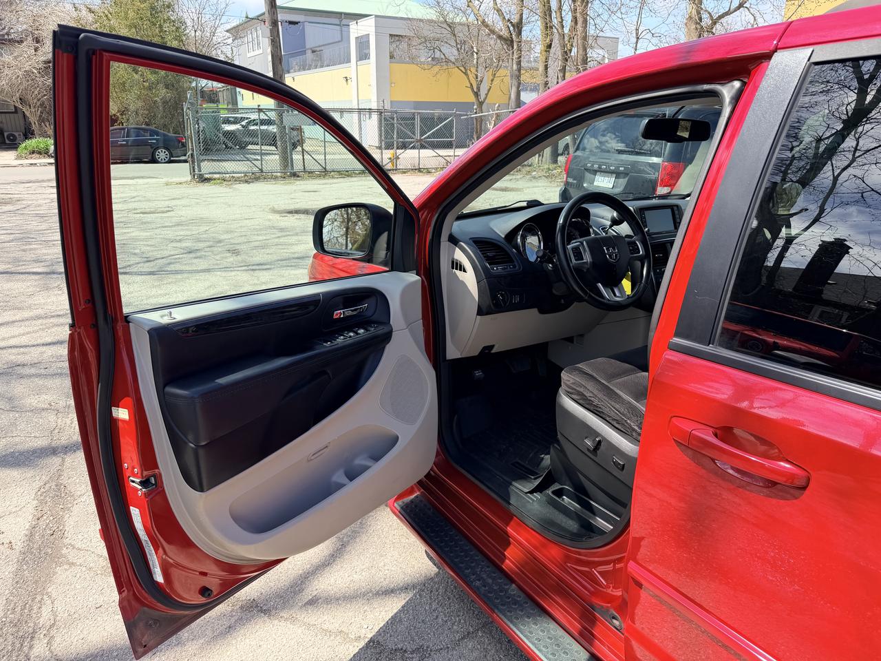 2015 Dodge Grand Caravan SXT Photo