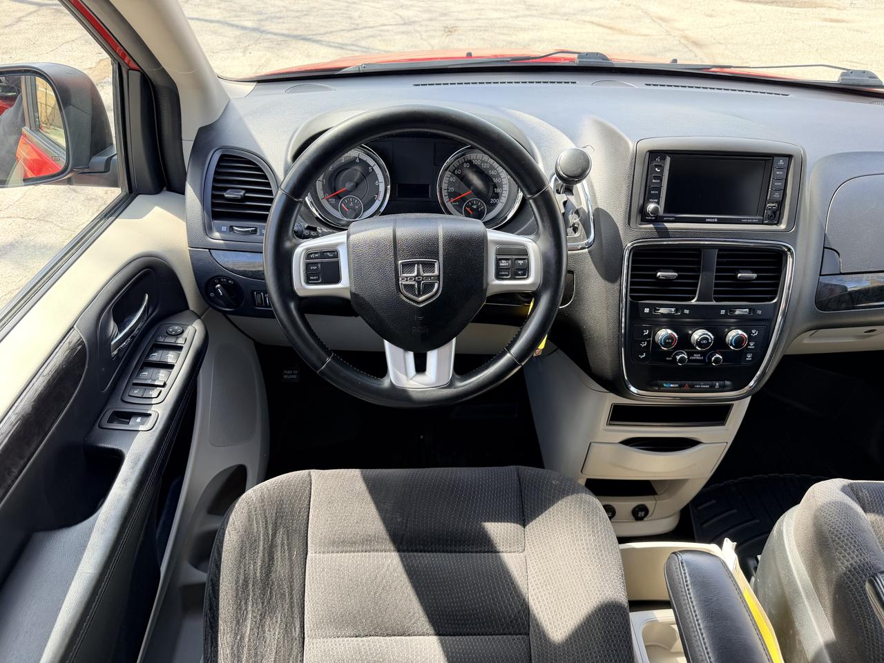 2015 Dodge Grand Caravan SXT Photo