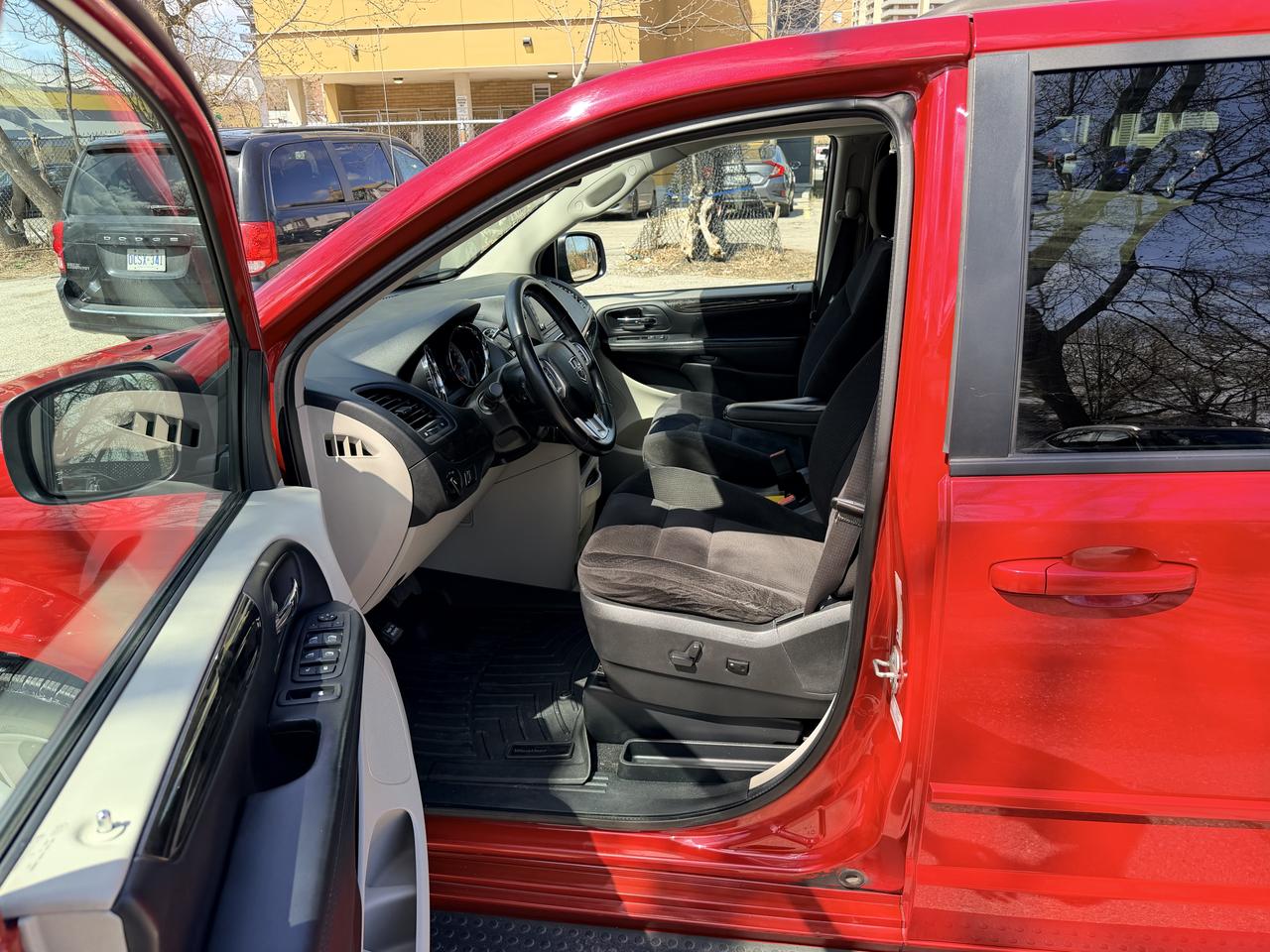 2015 Dodge Grand Caravan SXT Photo