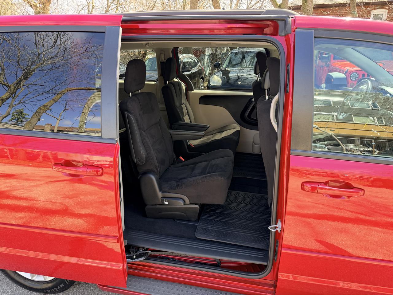 2015 Dodge Grand Caravan SXT Photo