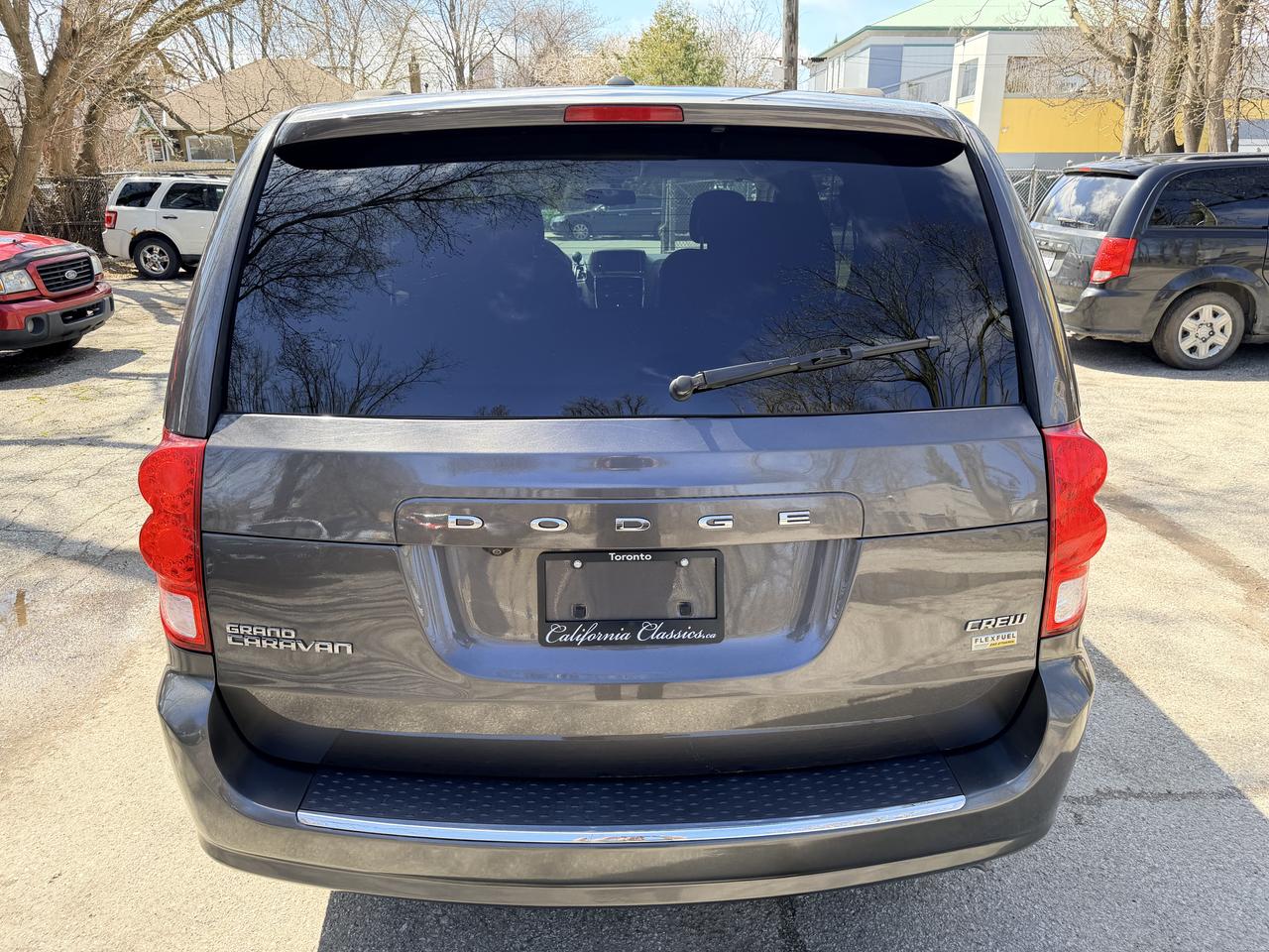 2015 Dodge Grand Caravan Crew Photo3